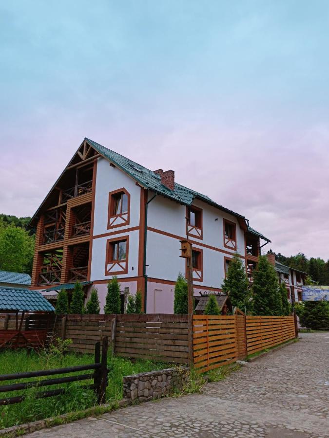 Hirskyy Svitanok Myhove Buitenkant foto
